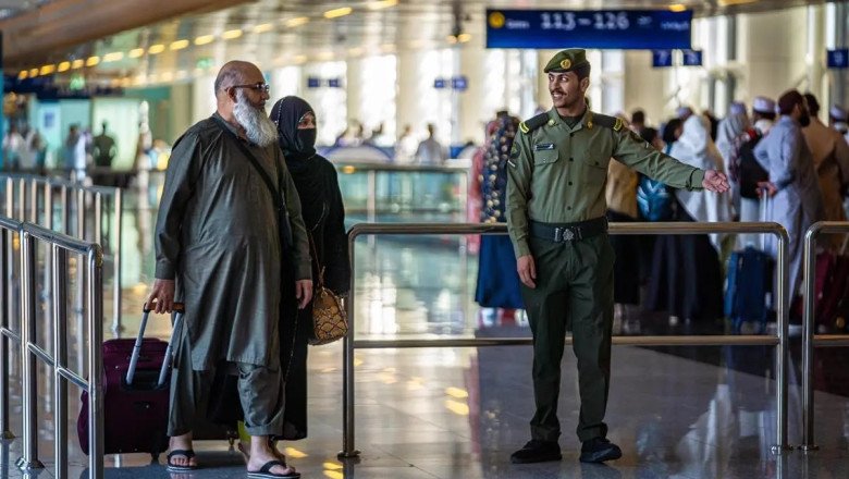 Saudi Arabia receives First batch of Pakistani Hajj pilgrims