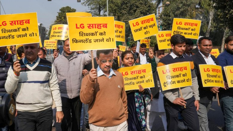 Cong meet to iron out Punjab row over supporting AAP