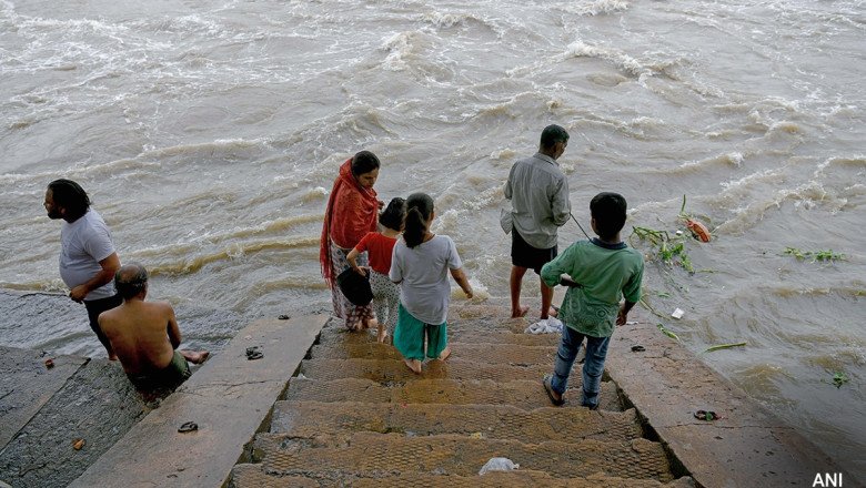 Kejriwal says ready to meet any situation as Yamuna above red mark