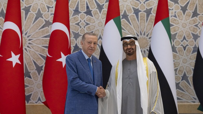 UAE President hosts official reception for President Erdogan