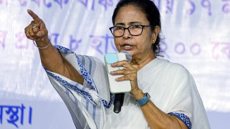 Mamata avoids attacking Cong in Martyrs’ Day speech