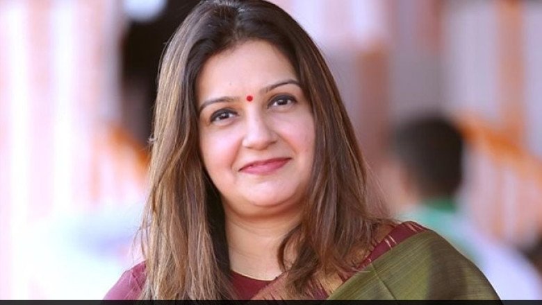 Ex-colleague stands by Rahul Gandhi in ‘flying kiss’ row