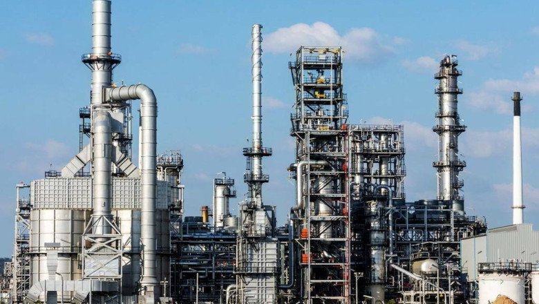 Abu Dhabi Holding to invest $800m in three Egyptian companies with government guarantee