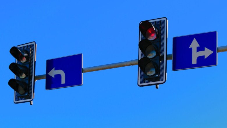 A fine of Dh50,000: Dubai Police release video of drivers running red lights and issue a cautionary notice about severe penalties.
