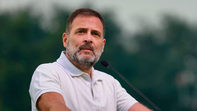 Rahul serves food to Kedarnath devotees