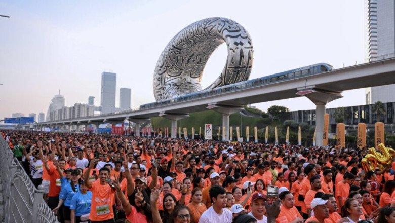 Hamdan Bin Mohammed Leads Dubai Run As 226,000 People Take Part In World’s Largest Community Fun Run