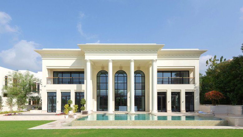 Luxury Dubai Mansion Hits Market