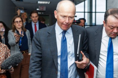 Boeing CEO to Step Down in Leadership Shakeup
