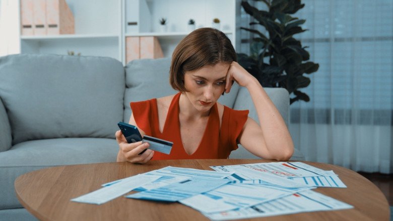 How to Manage Financial Anxiety, According to a Financial Therapist