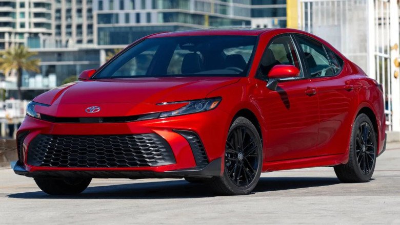 Toyota Camry Trims / Variants On Sale In The UAE