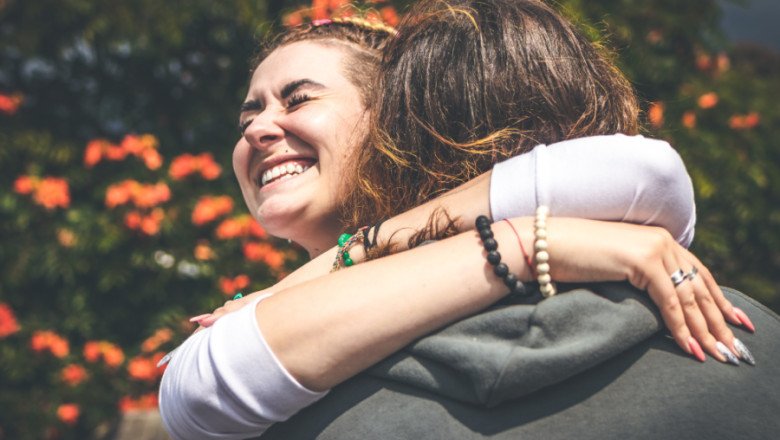 7 Unexpected Reasons Why Girls Hug Guys Around the Neck