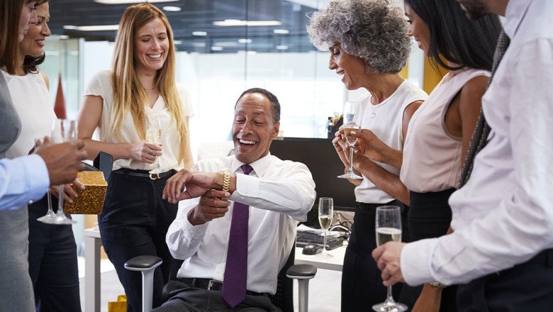 Mastering Workplace Gift Giving: Expert Tips for Thoughtful and Professional Gifts