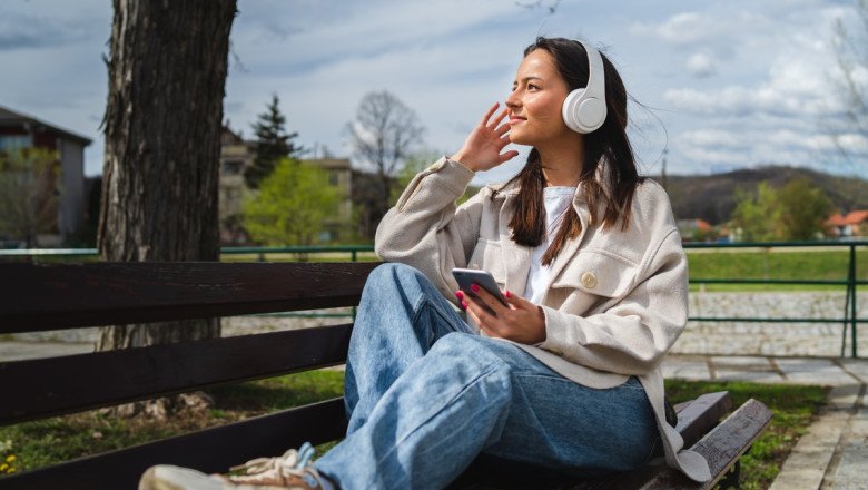 Growth on the Go: 5 Engaging Podcasts That Inspire Evolution and Personal Development