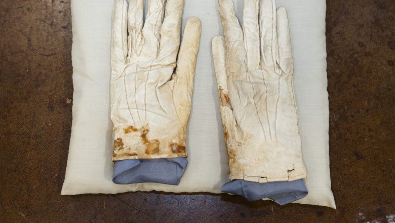Abraham Lincoln’s gloves from Ford’s Theatre fetch highest bid at presidential auction