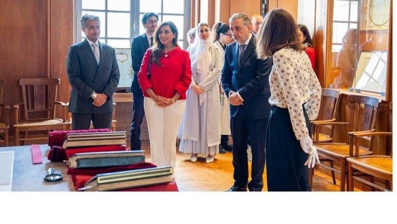 During her visit to the National Library of France, Bodour Al Qasimi presented copies of the ‘Historical Corpus of the Arabic Language’