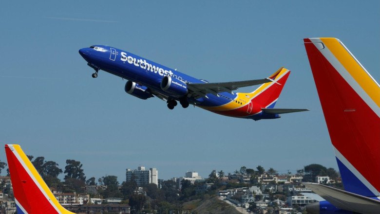 Southwest sets its first checked bag fee, starting at $35
