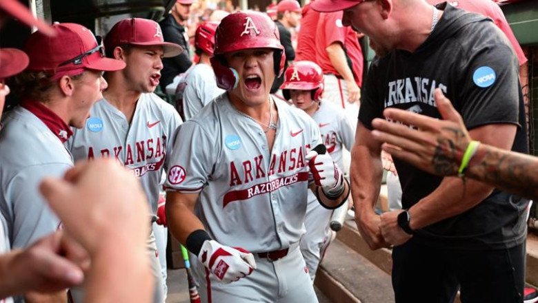 Arkansas baseball dominates Creighton, advances to regional final