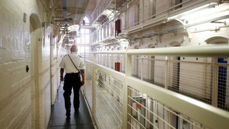 Prisoners to be transferred to lower security jails to ease overcrowding | UK News
