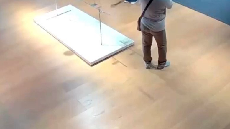 Tourists break crystal-covered chair at Italian museum: “Every museum’s nightmare has come true”