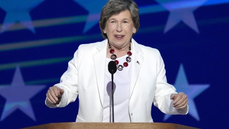 Teachers union president Randi Weingarten resigns from DNC