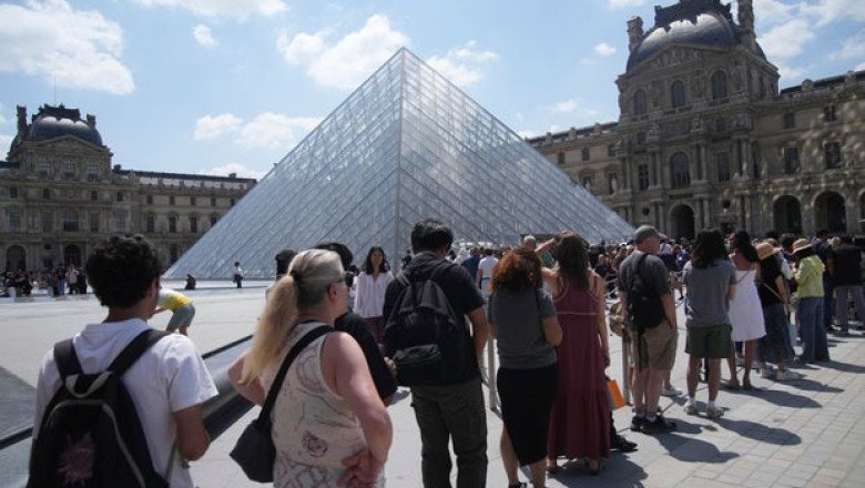 The Louvre in Paris closes unexpectedly as staff protest conditions