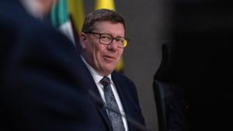 Saskatchewan Opposition says too many water bombers grounded during wildfires