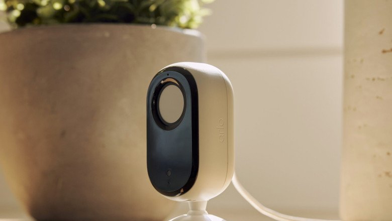 AI-Powered Pet-Friendly Smart Security: Arlo Essential Indoor 2K Security Camera Offers Peace of Mind