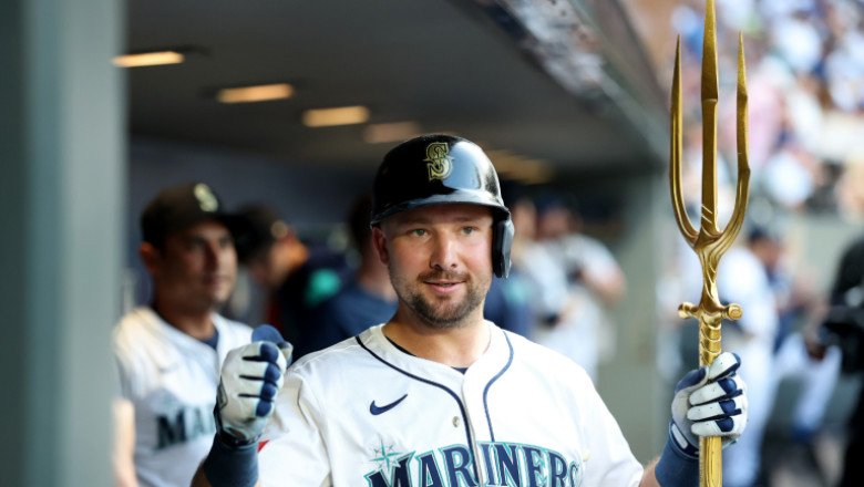WATCH: Mariners’ Cal Raleigh makes MLB history vs. Padres, becomes first catcher with 50-homer season