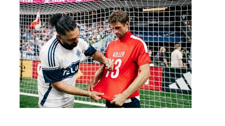 Yuvraj Singh and Thomas Müller Exchange Jerseys as Whitecaps FC Welcome Canada Super 60