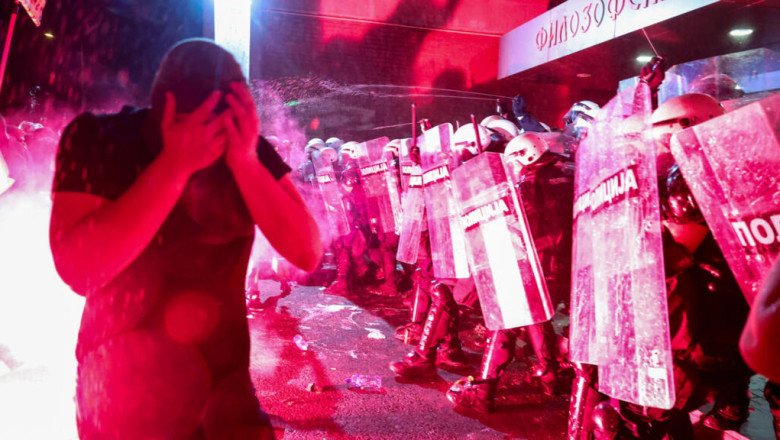 Serbian police use tear gas to disperse anti-government protesters in Novi Sad
