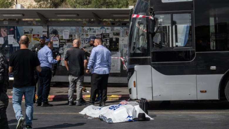 Palestinian gunmen kill five people in attack on Jerusalem bus stop