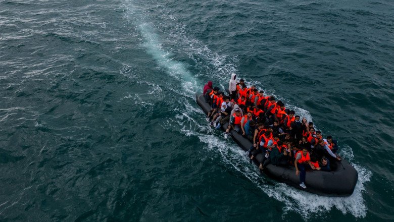 David Lammy defends migrant returns deal with France – as 1,000 people cross Channel in one day | Politics News